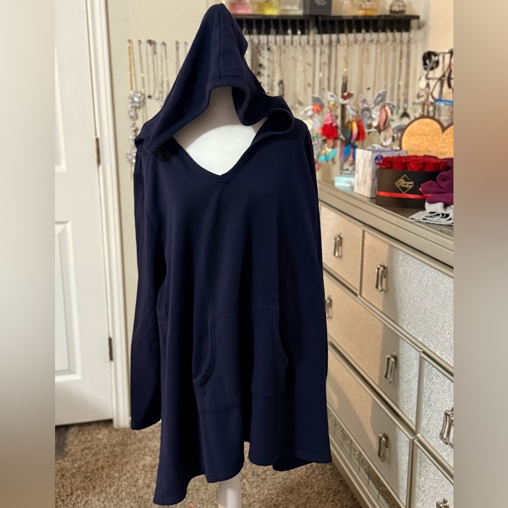 Woman within navy blue hoodie‎